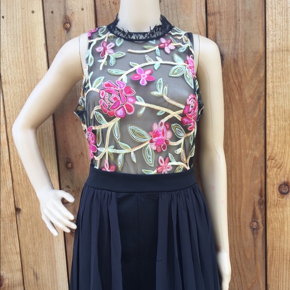 Elegant  Embroidered Romper size L and M - Picture 4 of 8